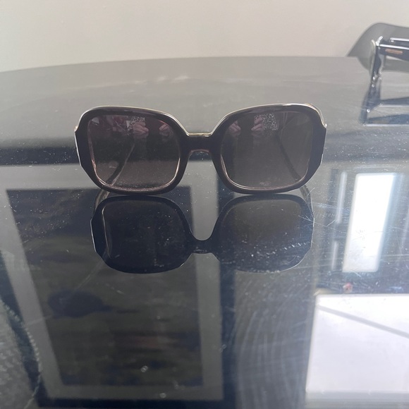 Tory Burch Accessories - Tory Burch Gold Logo sunglasses